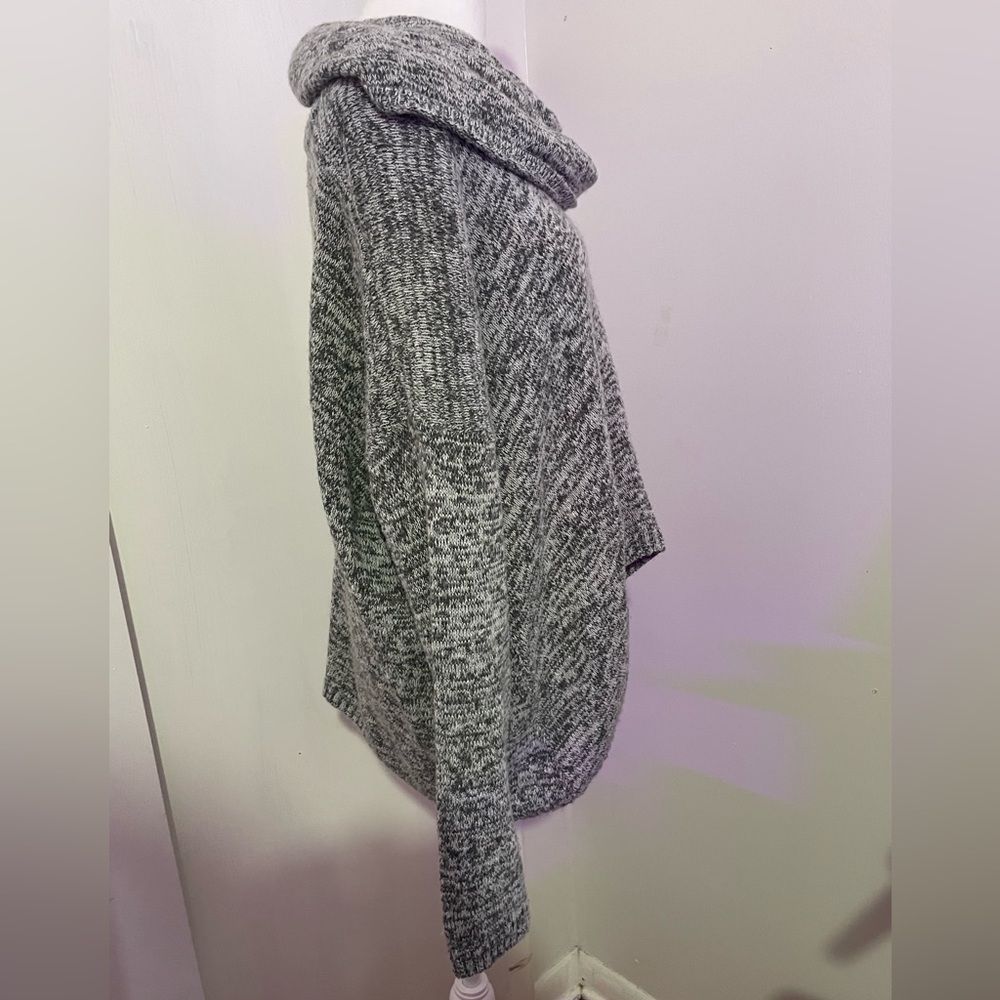 EXPRESS  Cowl Neck Oversized Knit Sweater Size M/L Heather Gray Sharkbite Hem - Picture 4 of 8
